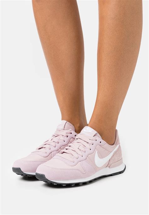 nike sneaker damen mit plastik an der seite|Nike schuhe damen.